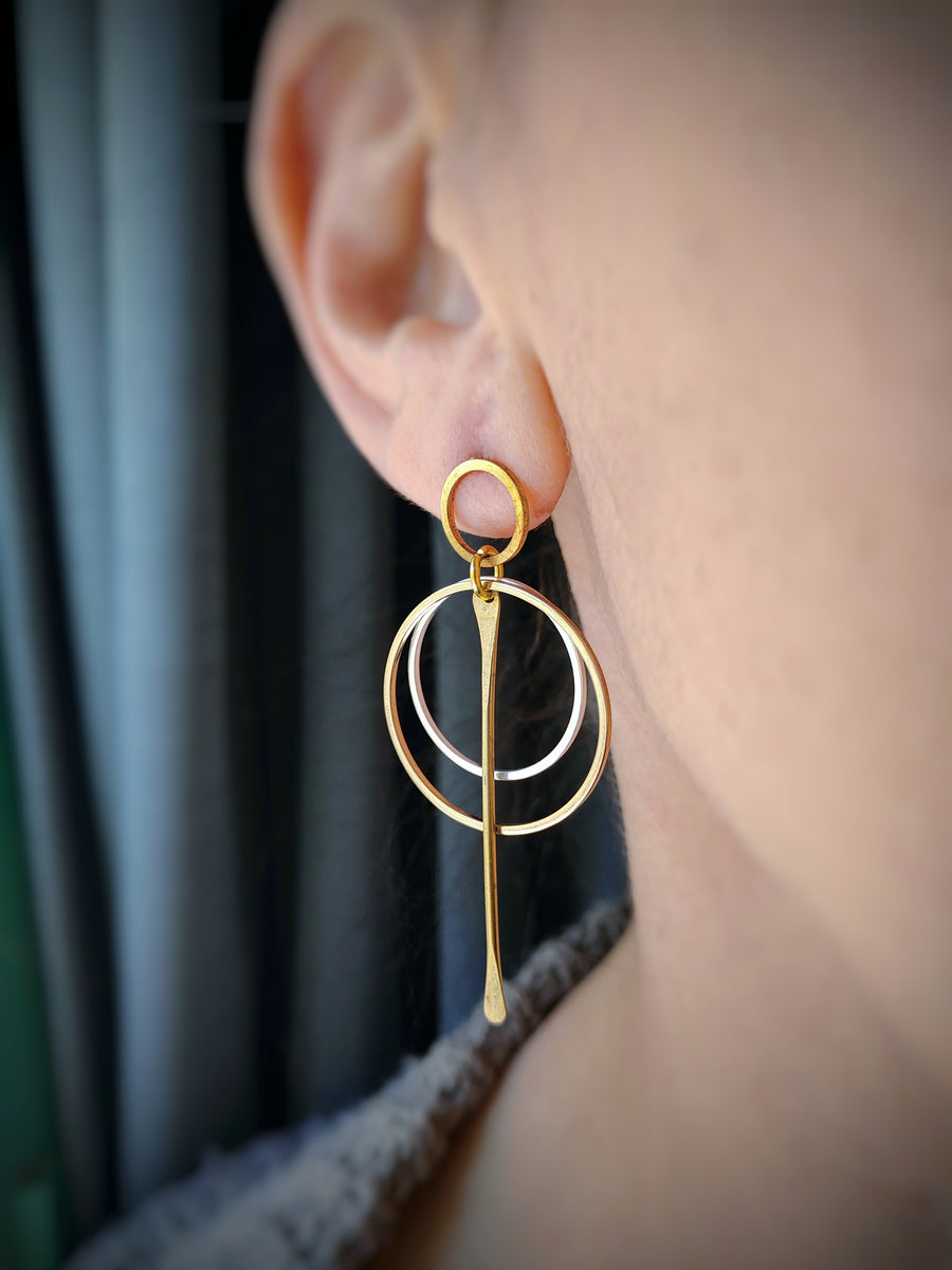 Double round minimal earrings