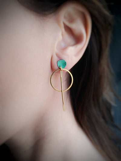 Round gold minimal earrings
